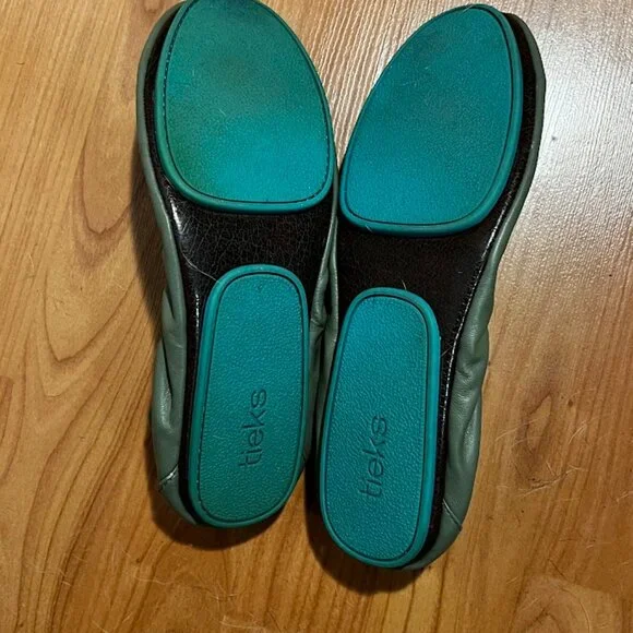 Tieks Size 10 - Olive Green - Picture 2 of 4